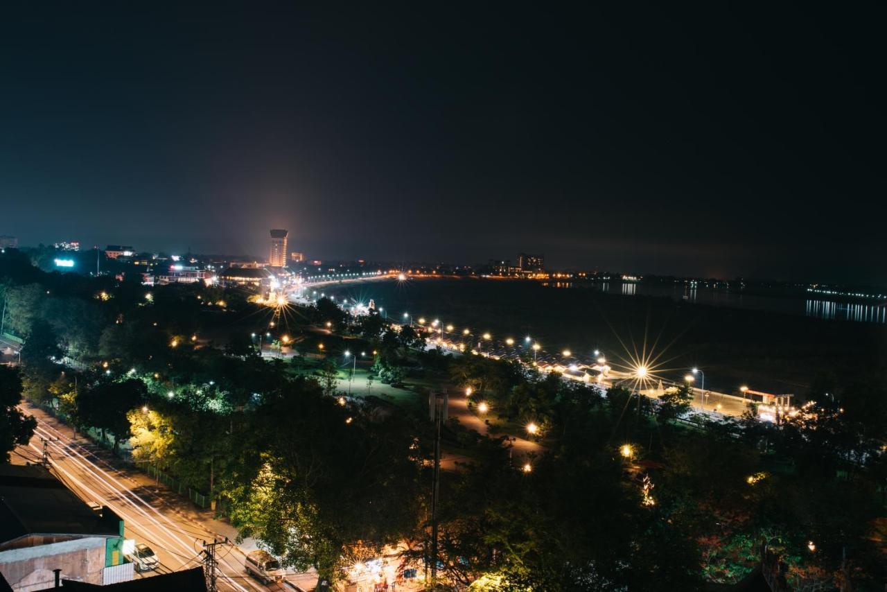 V Hotel فيينتيان المظهر الخارجي الصورة