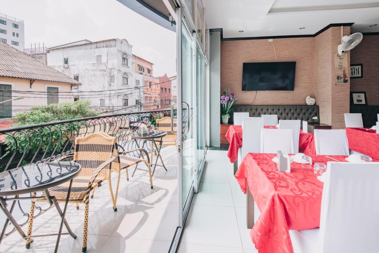 V Hotel فيينتيان المظهر الخارجي الصورة