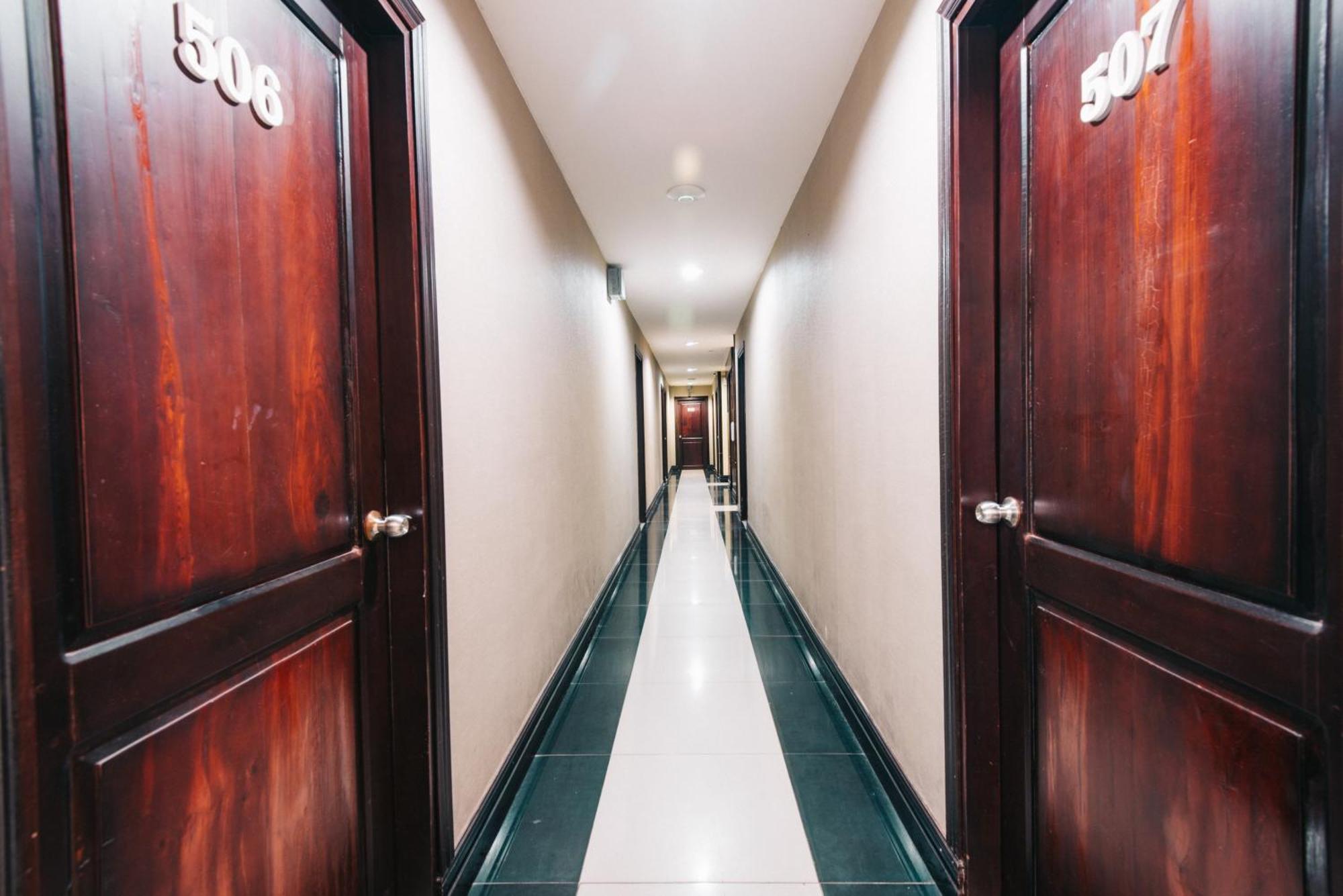 V Hotel فيينتيان المظهر الخارجي الصورة