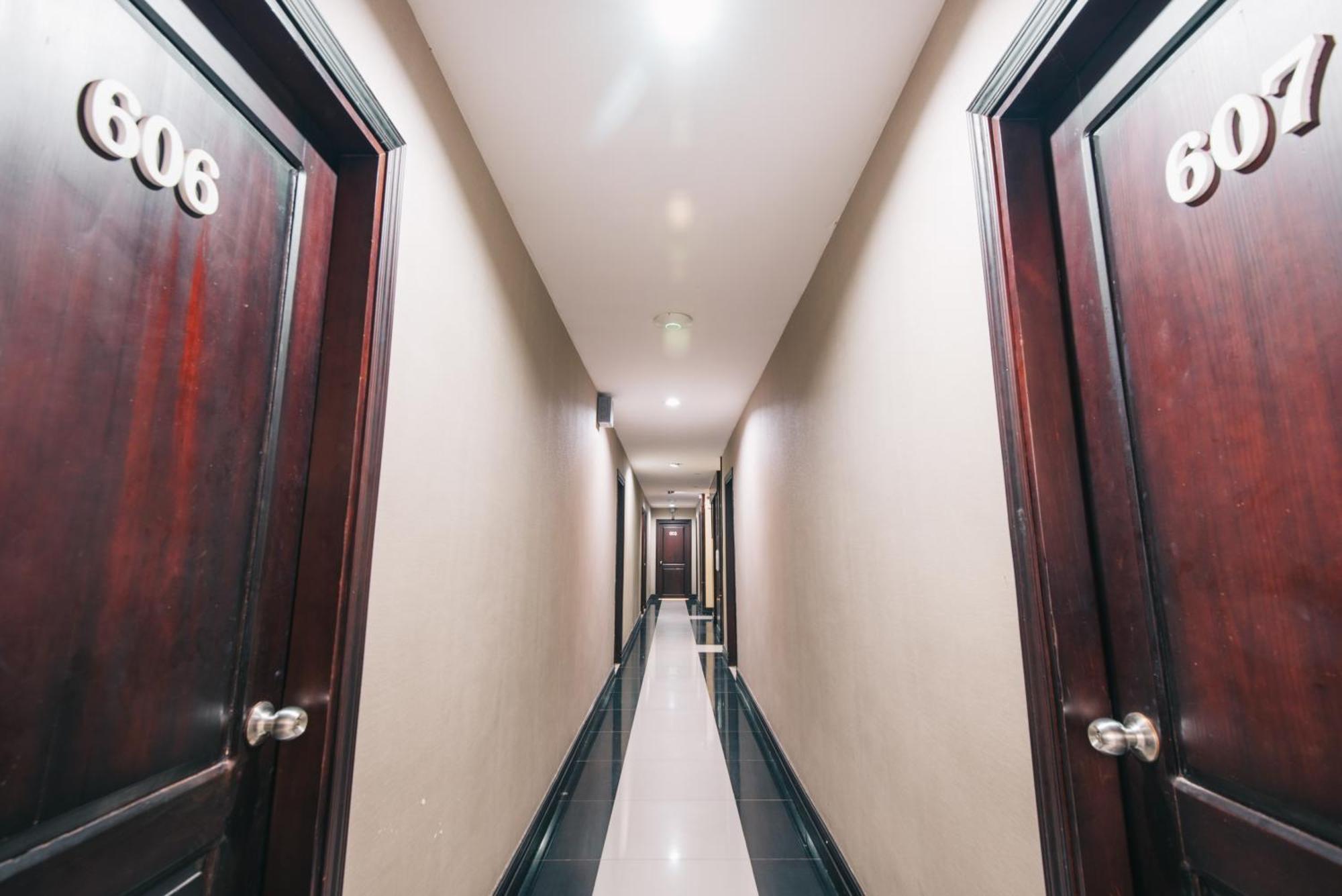 V Hotel فيينتيان المظهر الخارجي الصورة