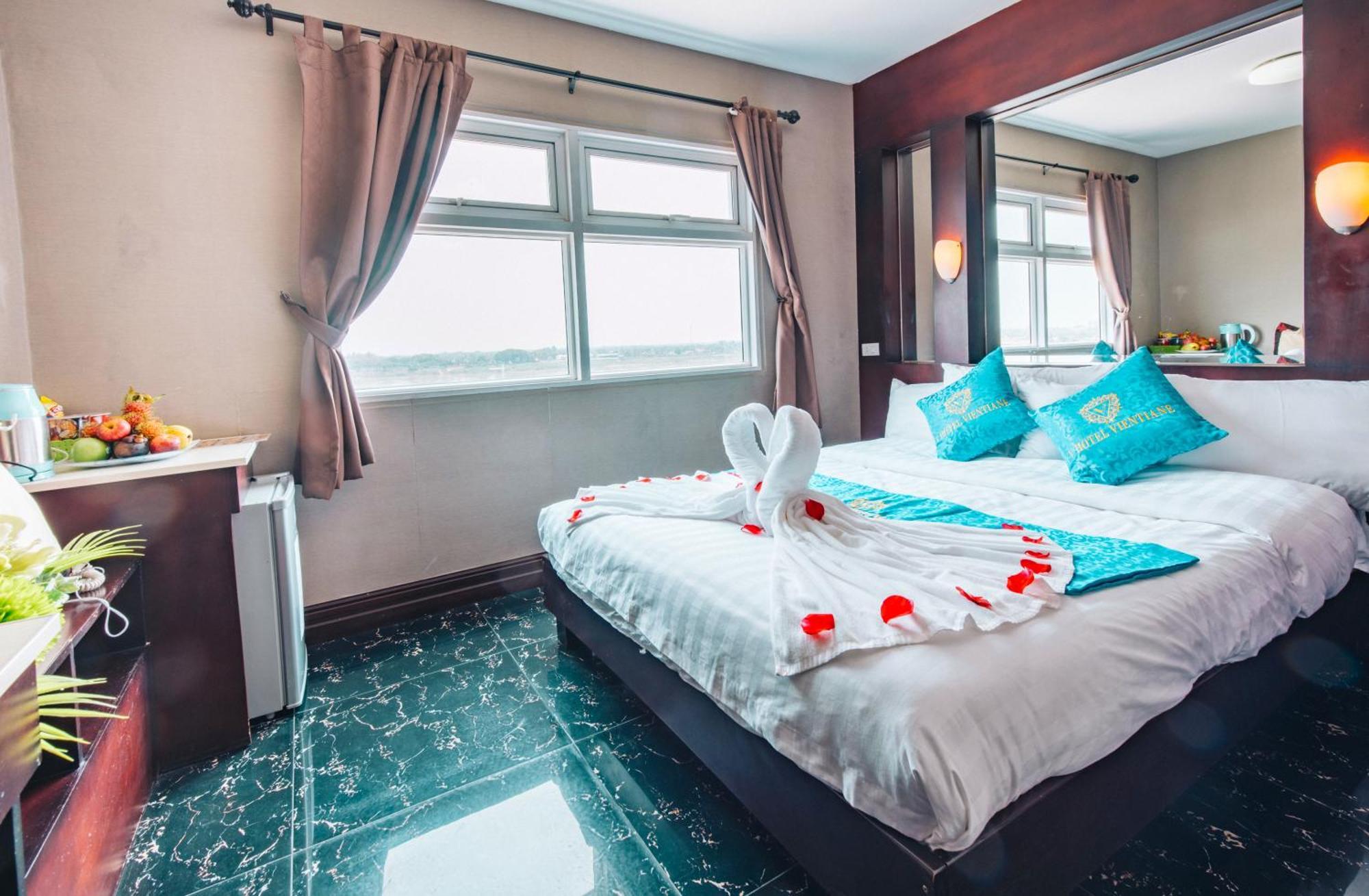 V Hotel فيينتيان المظهر الخارجي الصورة