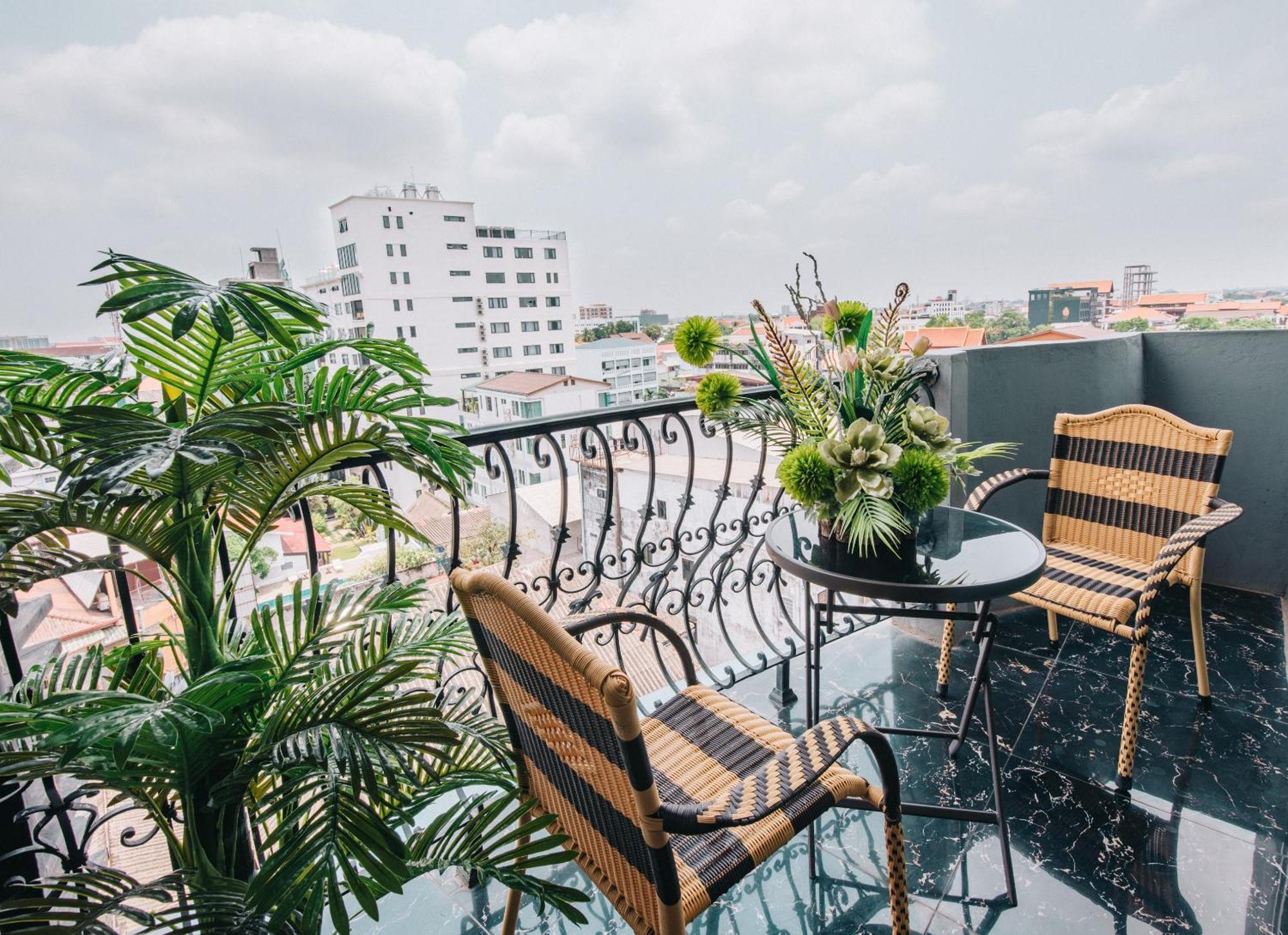 V Hotel فيينتيان المظهر الخارجي الصورة